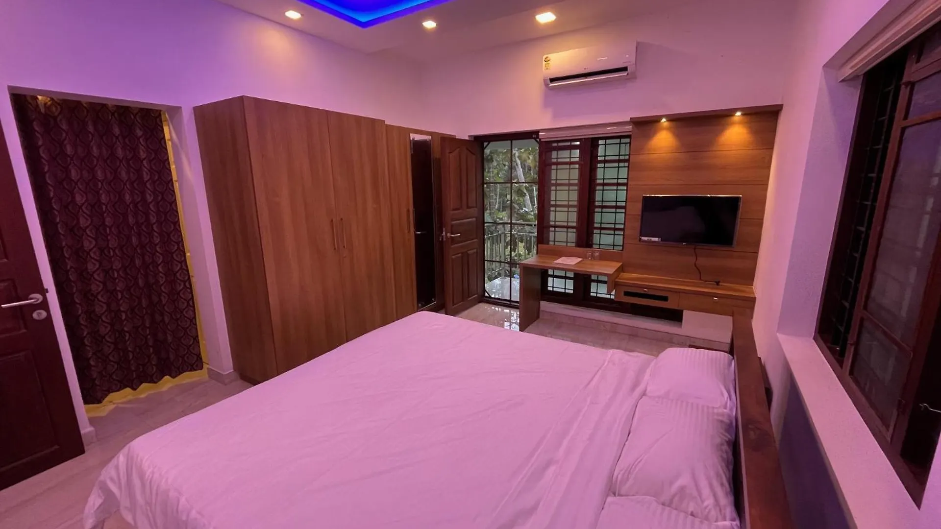 Lakeshore Premier Serviced Villa Alappuzha